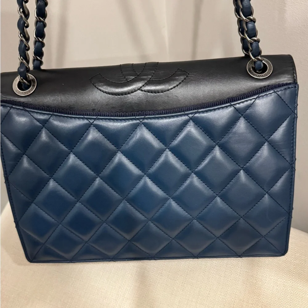 CHANEL Quilted Shoulder Bag in Navy with Silver Hardware - Picture 3 of 8